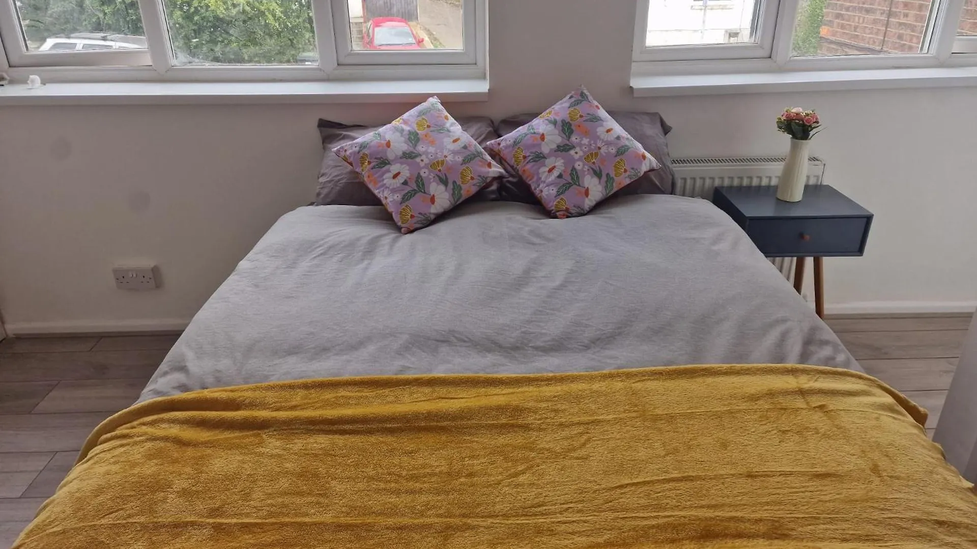5 Bedroom House Luton Airport United Kingdom