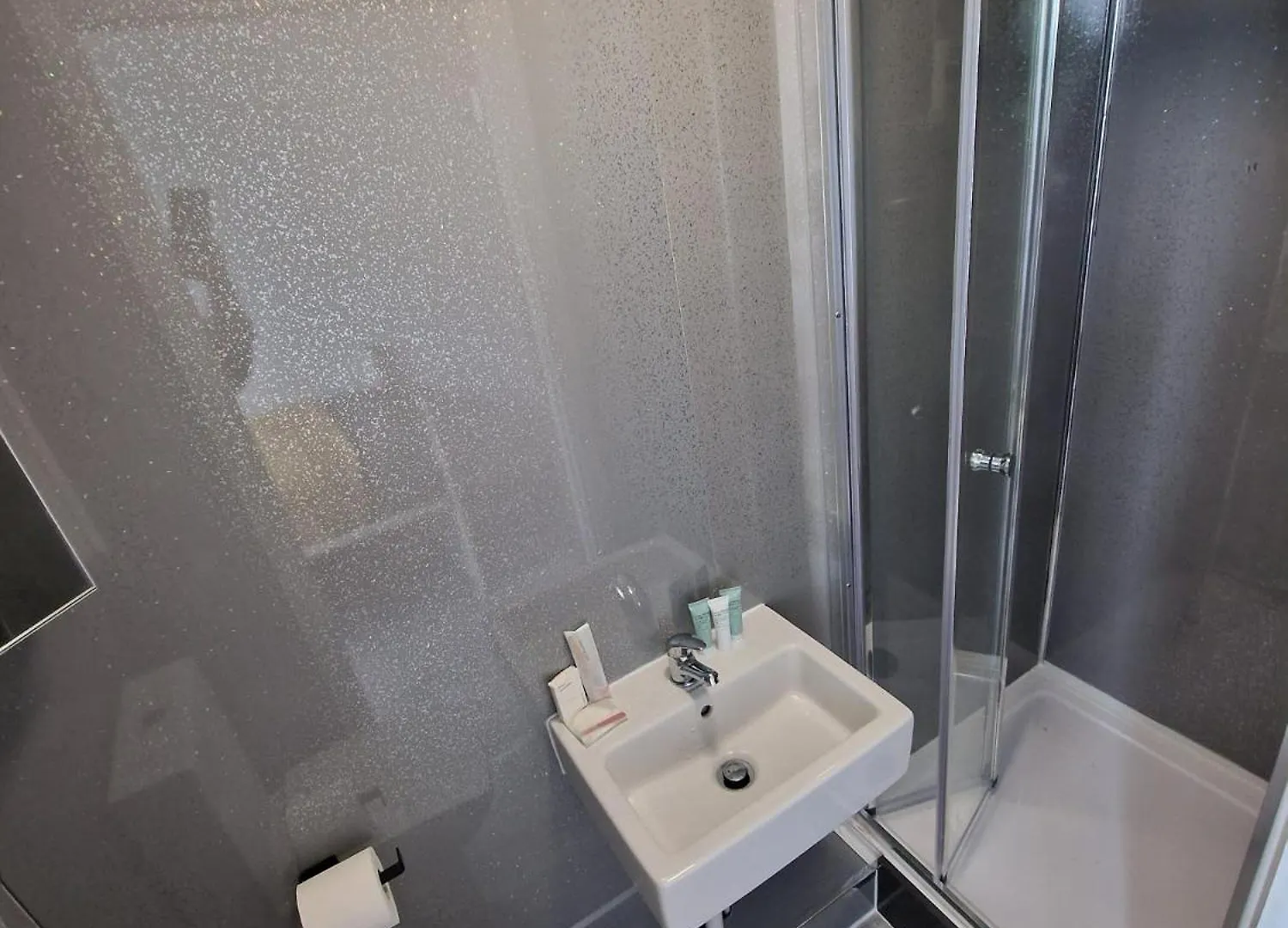5 Bedroom House Luton Airport