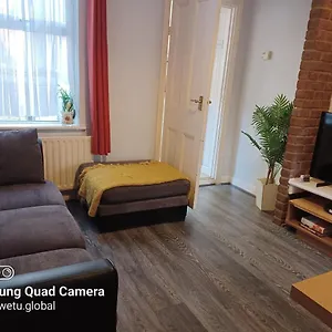  Holiday home Salisbury House-huku Kwetu Spacious 4 Bedroom House- Sleeps 6 - Luton Town Centre