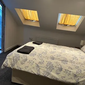 Ubytování v soukromí Near Airport Private & Shared Bathroom Option, Luton (Bedfordshire)
