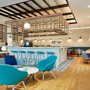 Courtyard By Marriott Airport Luton