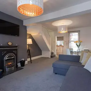  Holiday home Hastings House - Modern 2 Bedroom House In & Near Airport