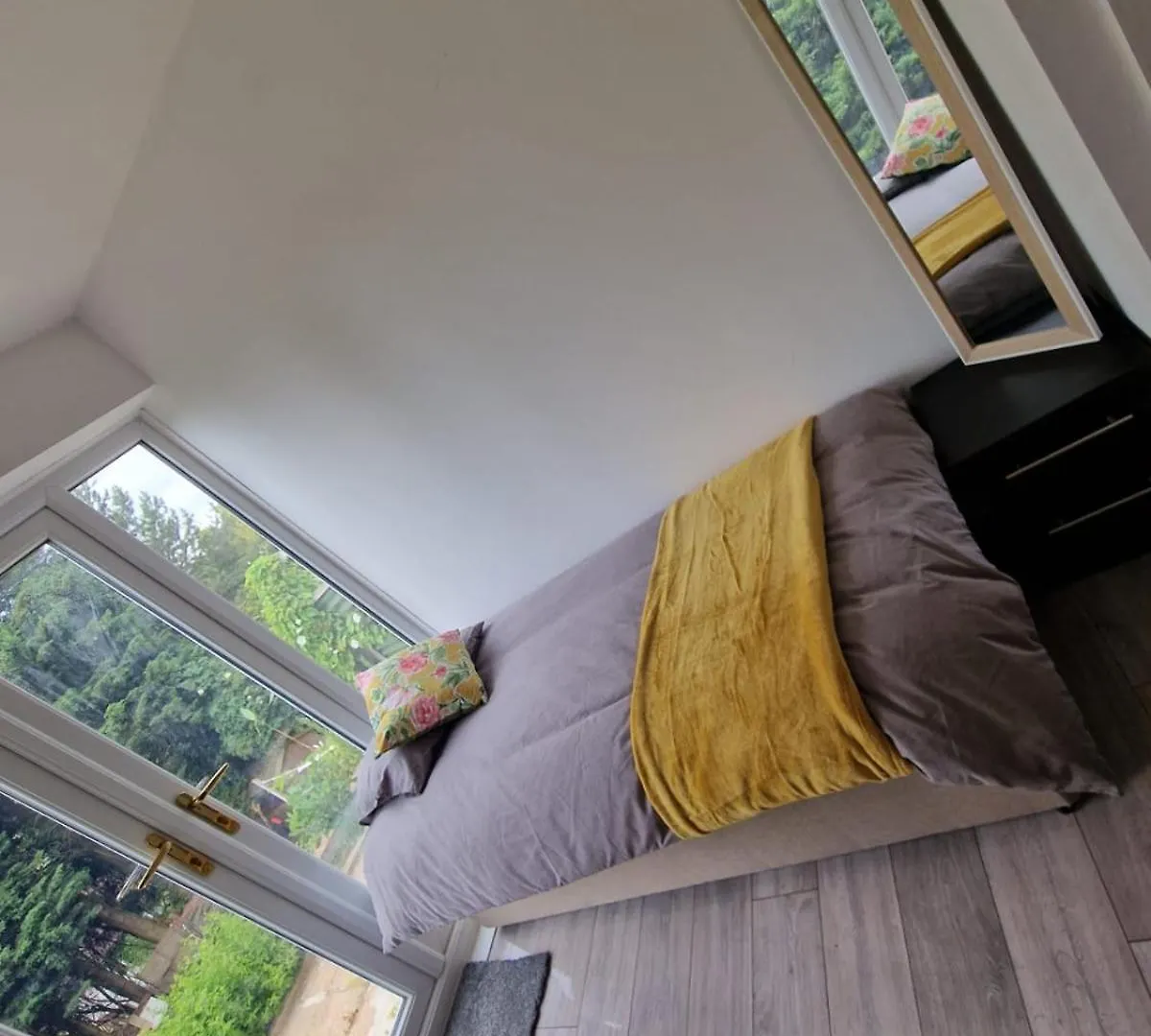 5 Bedroom House Luton Airport